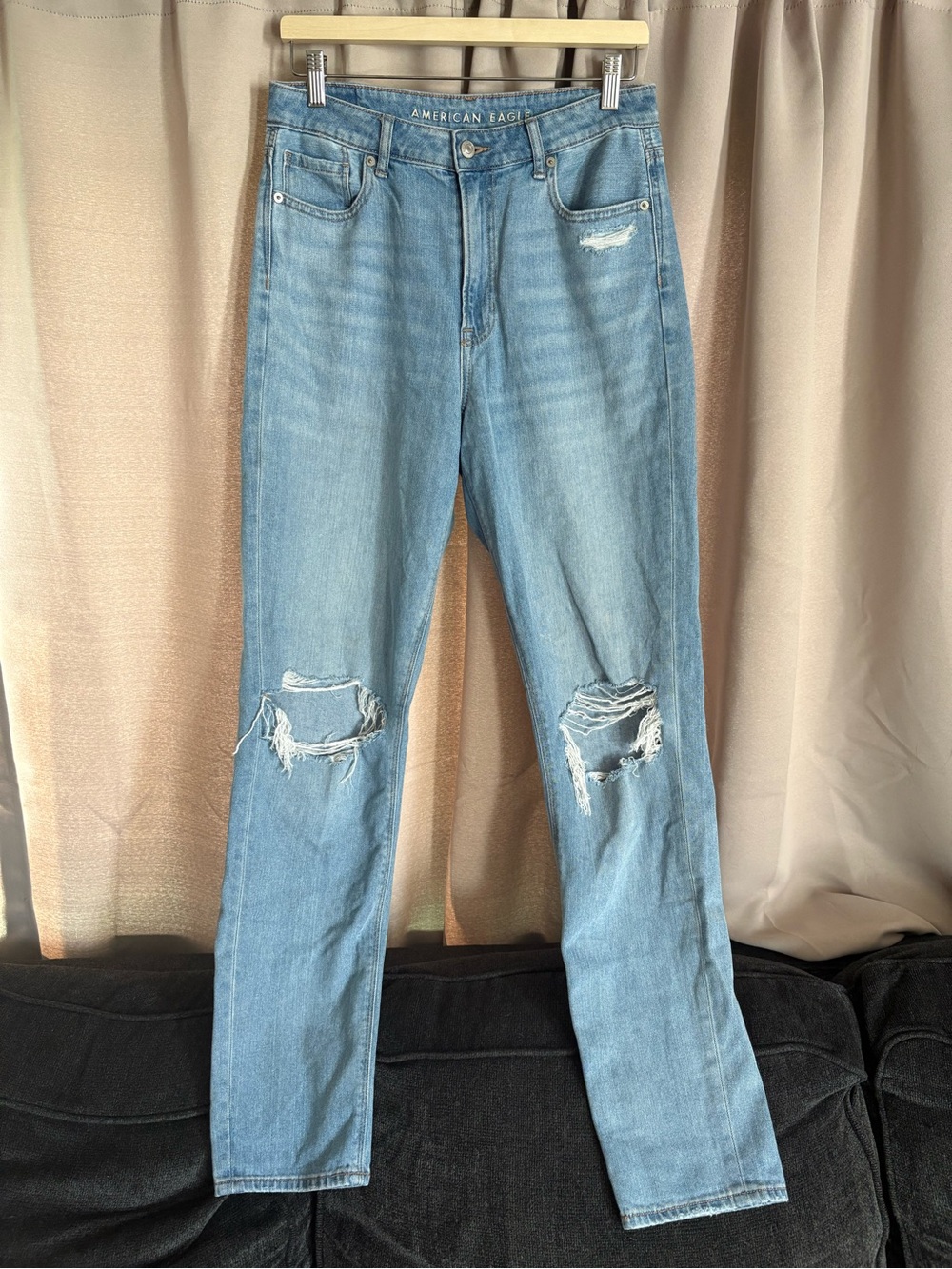 TALL/X-LONG - American Eagle Outfitters Light Blue Distressed Mom Jeans